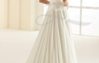 svatebni-saty-MARGARET-Bianco-Evento-bridal-dress-(3)-boho-style