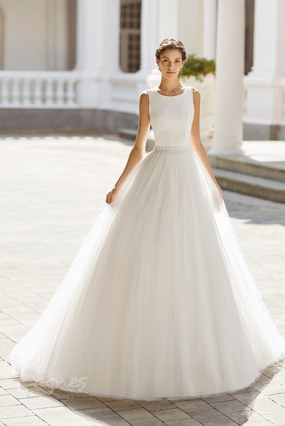 svatebni-saty-s-sirokou-tylovou-sukni-satenovy-vrchni-dil-svatba-v-kostele-na-zamku-v-prirode-6N146_2_SIRE – nahled