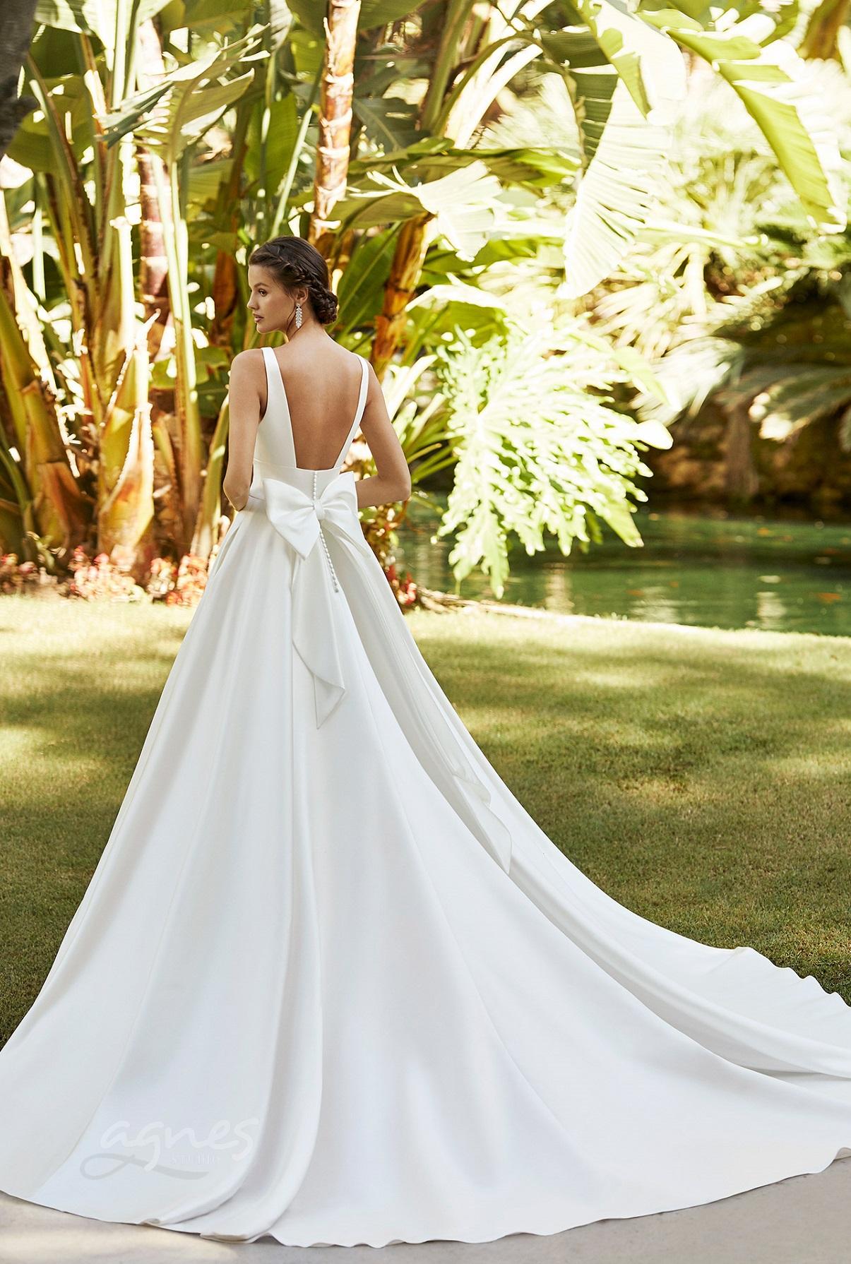 svatebni-saty-zuley-hladke-satenove-5N150_1_ZULEY_nahled