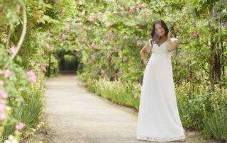 Svatebni-tehotenske-saty-dlouhe-krajkove-NLGI-L1-Nicola-Lace-Gown-Ivory