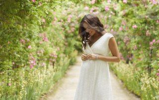 Svatebni-tehotenske-saty-dlouhe-krajkove-NLGI-L3-Nicola-Lace-Gown-Ivory Dlouhé těhotenské svatební šaty Nicola