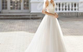 svatebni-saty-s-sirokou-tylovou-sukni-vystrih-do-v-svatba-v-kostele-na-zamku-6N134_1_SELYS