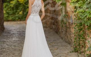 svatebni-saty-splyvave-s-rozparkem-svatba-v-kostele-v-prirode-6B146_3_MIMOSA Svatba ve stodole