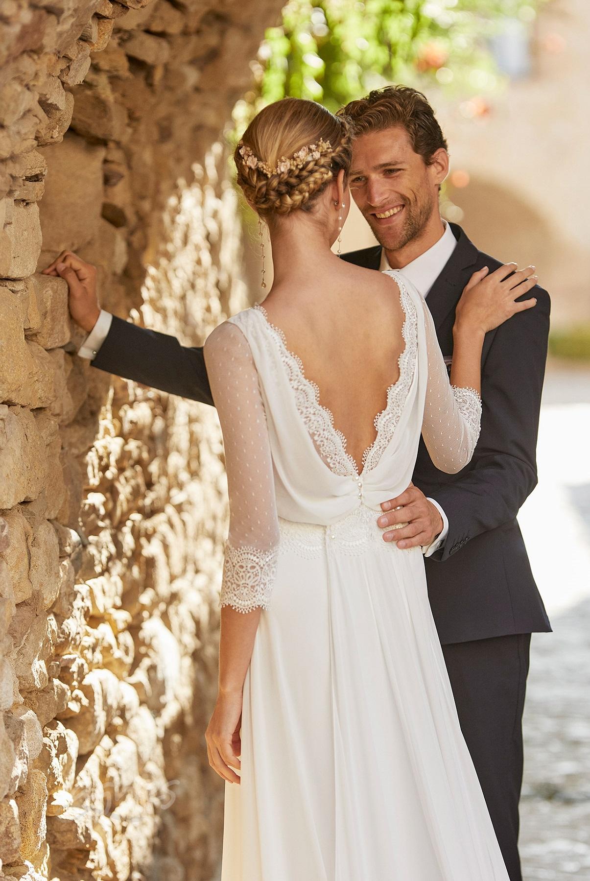 svatebni-saty-splyvave-volna-zada-svatba-v-kostele-v-prirode-6B206_1_MAELIA_nahled