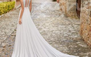 svatebni-saty-uzke-splyvave-svatba-v-kostele-v-prirode-6B104_2_MADISON