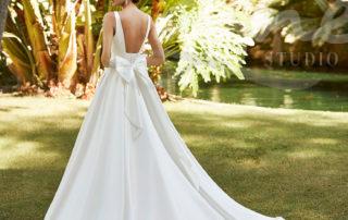 svatebni-saty-zuley-hladke-satenove-5N150_1_ZULEY svatební šaty s výstřihem na zádech