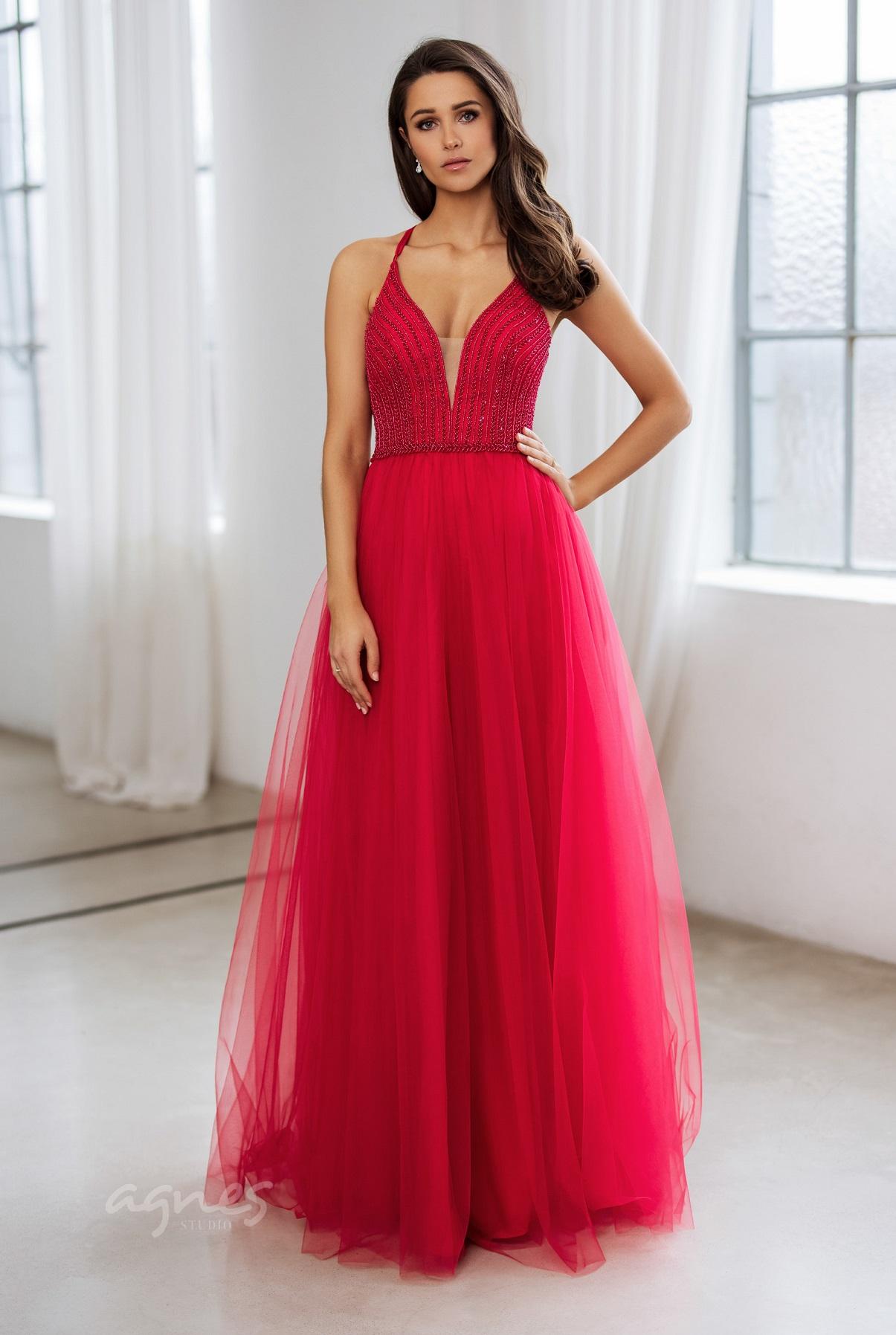 spolecenske-saty-vecerni-na-maturitni-ples-s-tylovou-sukni-se-snerovanim-na-zadech-cervene-cherry-red-0638 večerní šaty na maturitní ples