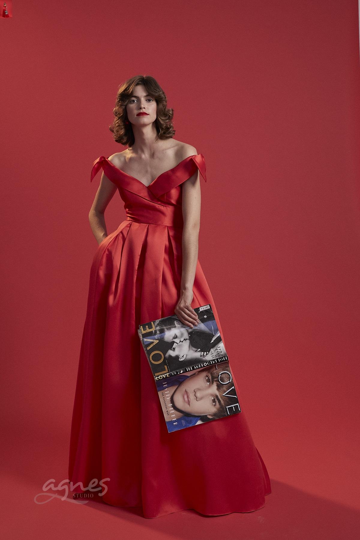 spolecenske-saty-plesove-na-maturitni-ples-cervene-NORA-3_a