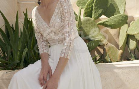 studioagnes-svatebni-saty-s-dlouhym-rukavem-splyvave-s-vystrihem-na-zadech-boho-vintage-ITALIA-2