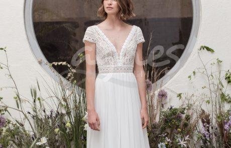 svatebni-saty-splyvave-s-kratkym-rukavem-sifonovou-sukni-ASIA-1