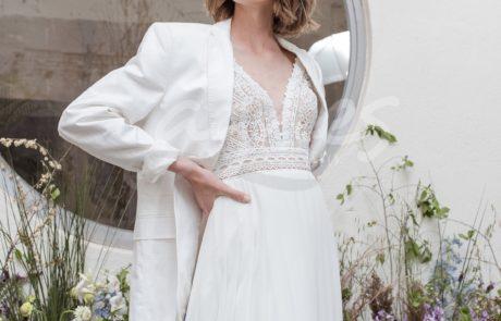 svatebni-saty-splyvave-s-kratkym-rukavem-sifonovou-sukni-ASIA-6