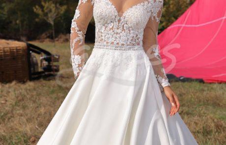 studioagnes_svatebni-saty-krajkove-s-dlouhym-rukavem-satenovou-sukni-vystrih-v-sukne-svatba-v-kostele-prirode-LUELLA-D_web