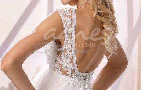 studioagnes_svatebni-saty-tehotenske-krajkove-s-sifonovou-sukni-vystrih-v-sukne-svatba-v-kostele-prirode-POLLY-C_web