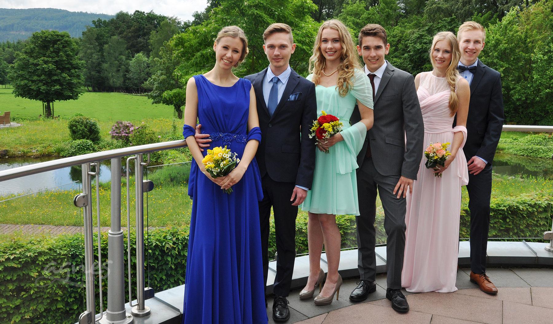 chlapecky-oblek-modry-na-svatbu-imatrikulacni-ples-divci-spolecenske-saty-Bild_05