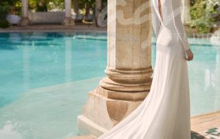 svatebni-saty-studio-agnes-praha-minimalistické_s dlouhym-rokavem-8N03_AERA_ADRIANA_ALIER_2