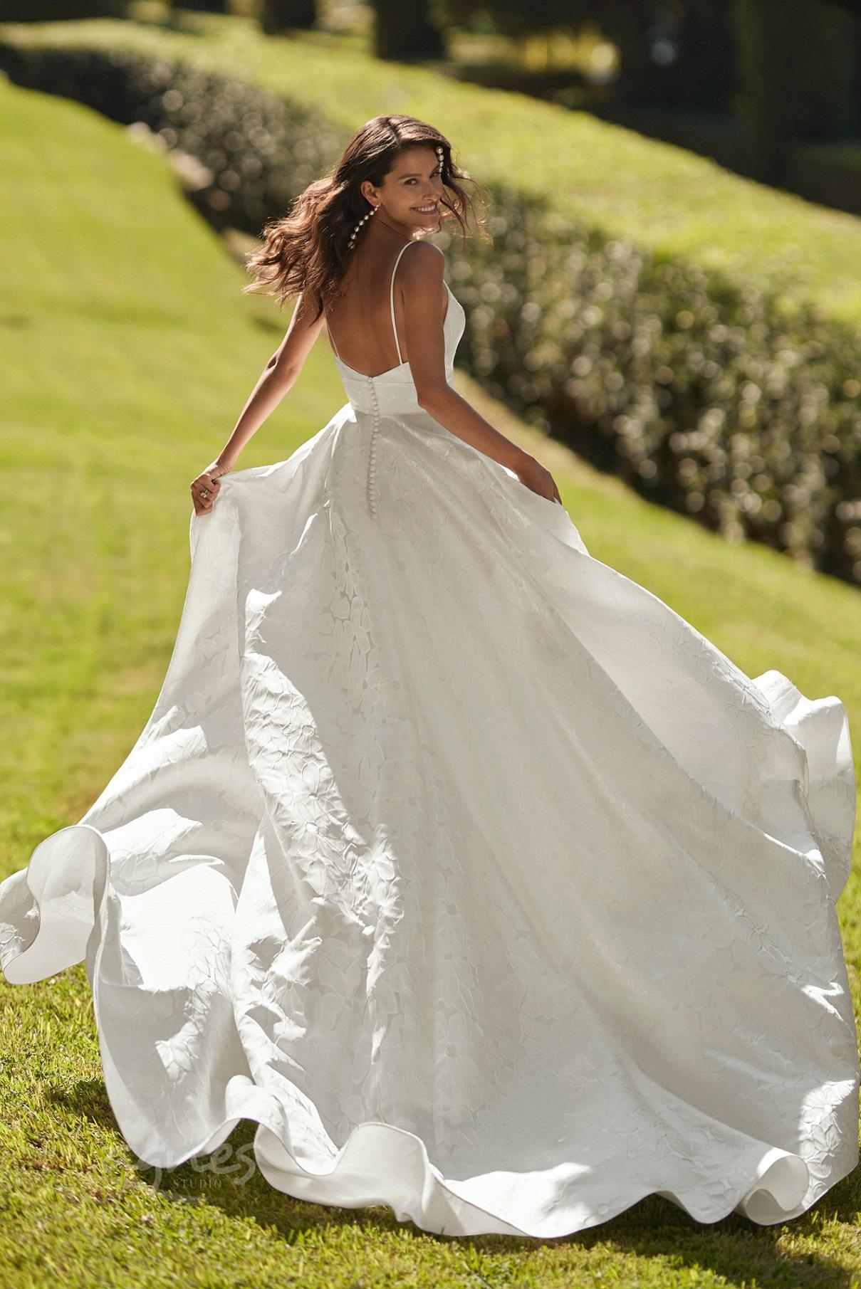 studioagnes_svatebni_saty_9N54_DONNIA_ADRIANA_ALIER_1_nahled