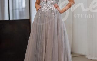 studioagnes_tylove_spolecenske_saty_na_maturitni_ples-sede-chk032-ghost-grey-pink