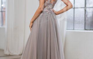 studioagnes_tylove_spolecenske_saty_na_maturitni_ples-sede-chk032-ghost-grey-pink_03