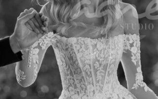 Studioagnes_svatebni_saty_s_dlouhym_rukavem_9N37_DEMET_ADRIANA_ALIER_3