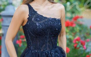 Studioagnes_vecerni-spolecenske_saty-na-maturitni-ples_promdress_asimetricke_s_volany_0975_Phantom Black_cerne_2