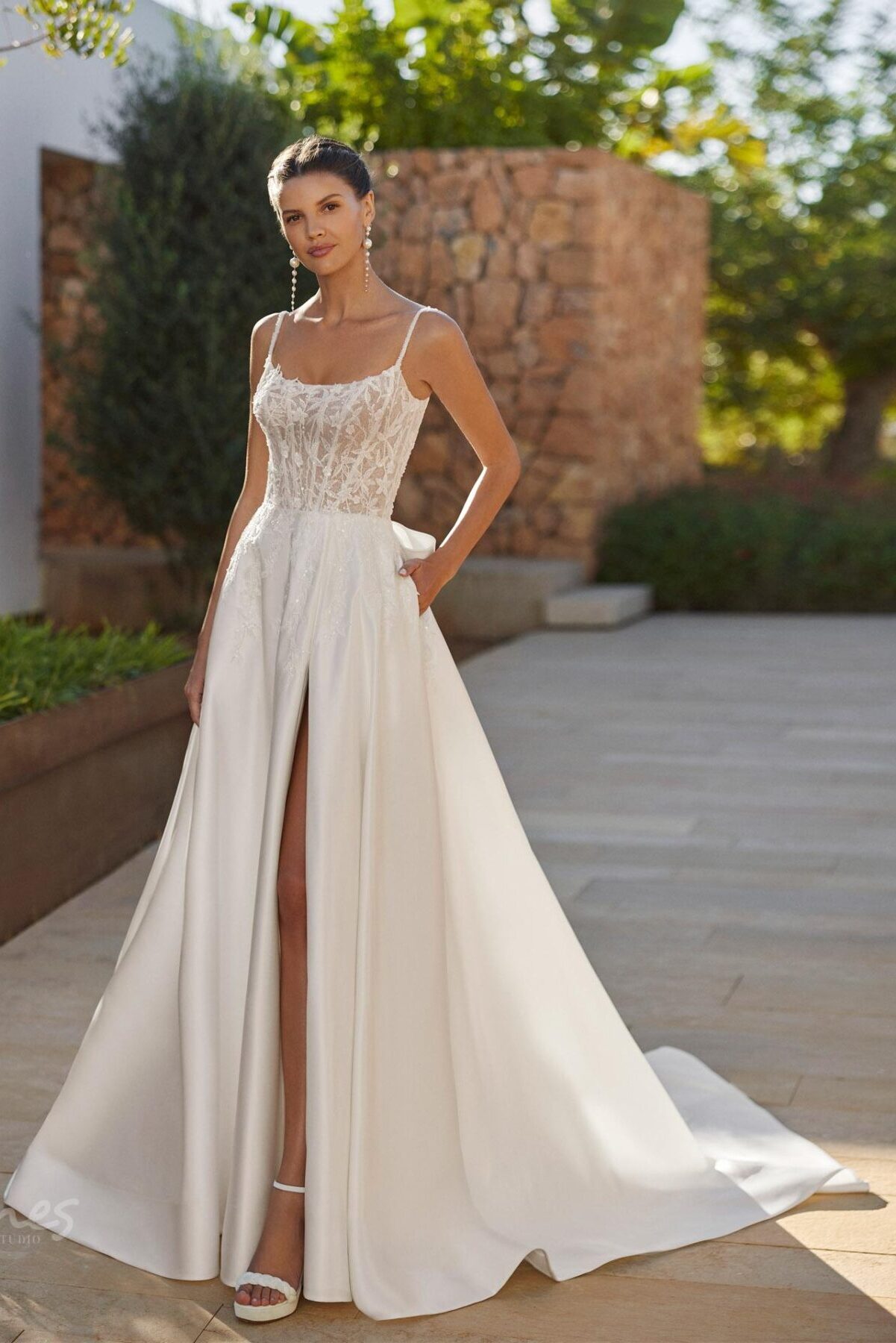 Studioagnes-svatebni-saty-1N53_SORAYA_ADRIANA_ALIER_2