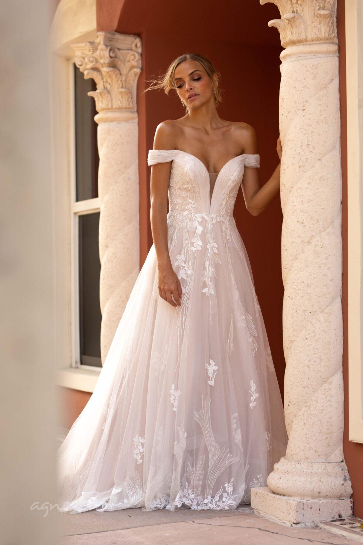 Studioagnes-svatebni-saty-romanticke-s-tylovou-sukni-se-spadlymi-raminky-1WBY007A_202529100127