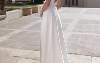studioagnes-svatebni-saty-jednoduche-hladke-s-rozparkem-bianco-evento-bridal-dress-adelina-_2_