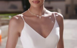 studioagnes-svatebni-saty-jednoduche-hladke-s-rozparkem-bianco-evento-bridal-dress-adelina-_4_